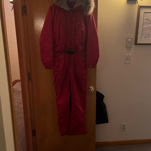 Beautiful red one piece postcard ski suit. Size 8 . From Gorsuch in Vail Co . - Picture 5 of 13